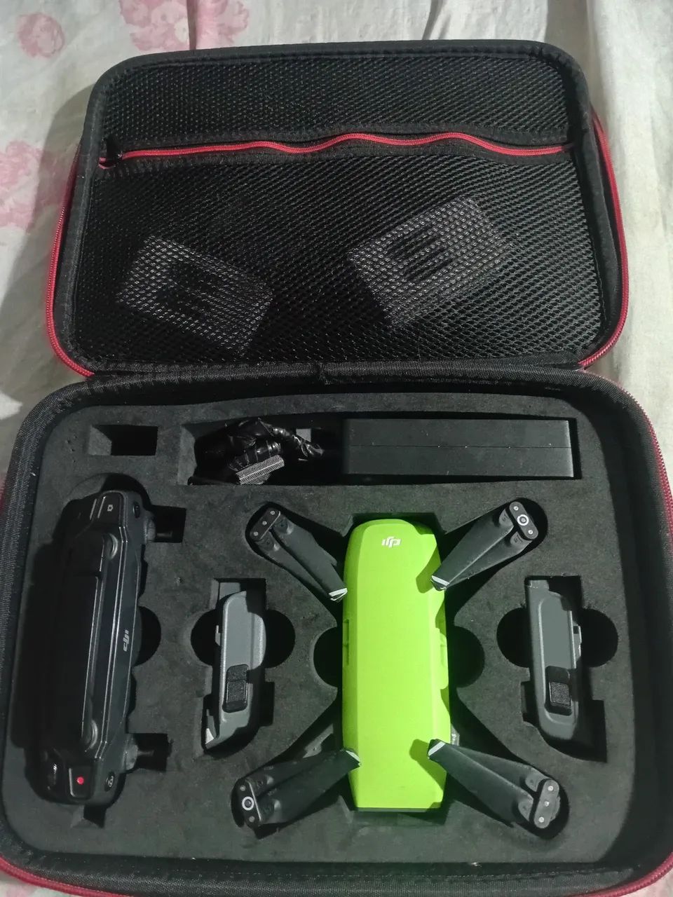 Drone dji espark combo fly mory com 2 detalhes chama no pv
