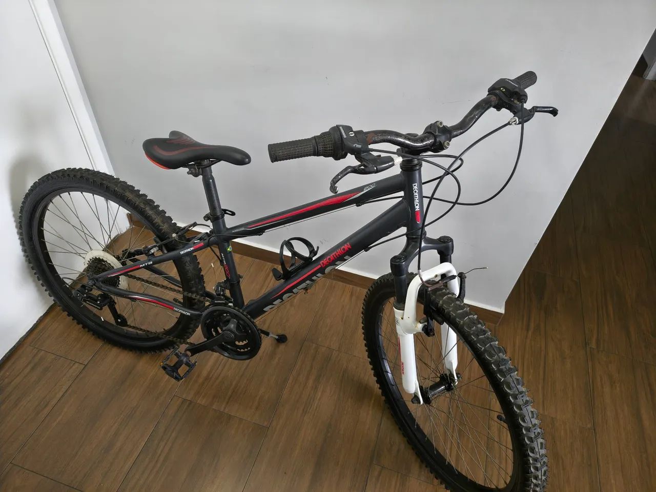 Bicicleta aro 24 - Decathlon - 21 machas com amortecedor  - Foto 5