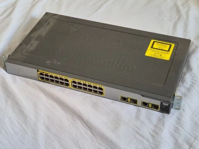 Switch Cisco Catalyst Express 500 com PoE - Foto 2