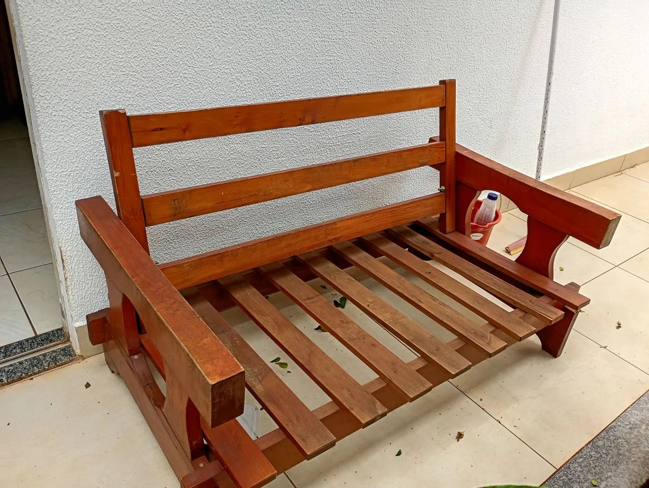 Sofá de madeira rústico 