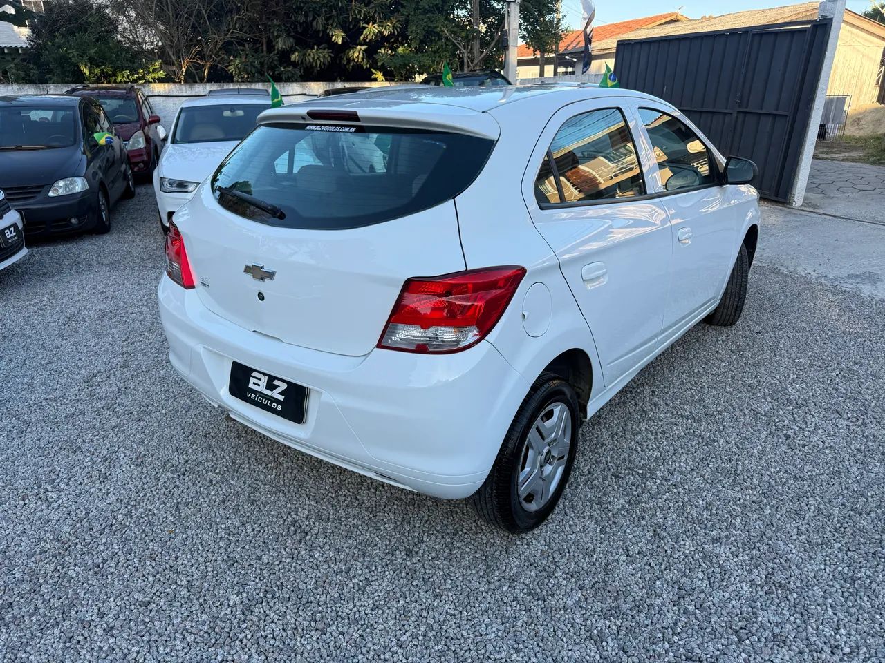 Chevrolet Onix Hatch LT 1.0 8V Flex Power Mec. 4P 2016 - Foto 2