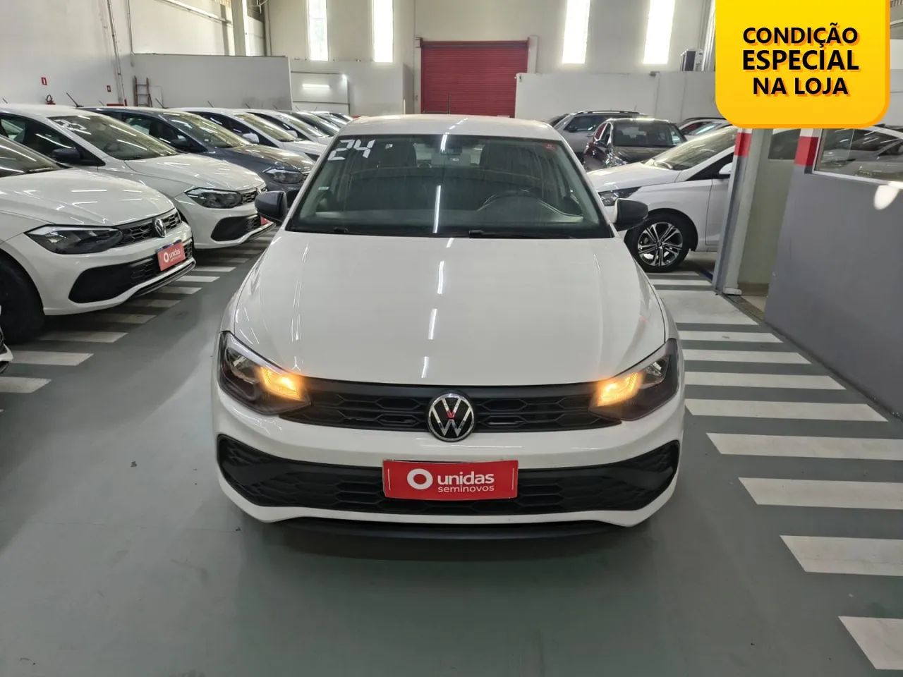 Volkswagen Polo Track 1.0 Flex 12V 5p, foto 2 de 10