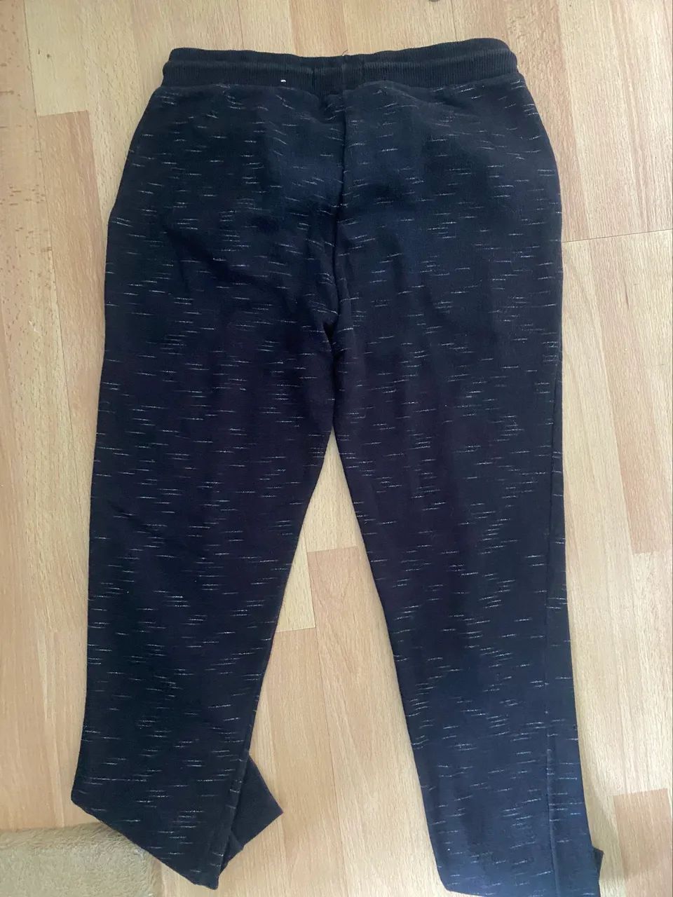 Calça moletom preto com detalhes branco  - Foto 3