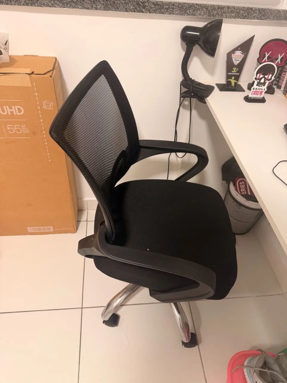 Mesa de computador + cadeira de escritório 
