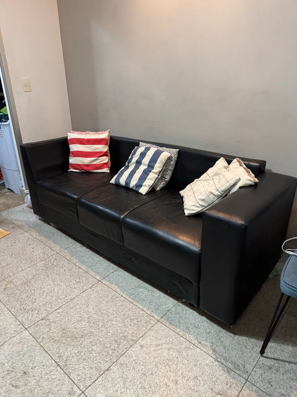 Vendo sofá de couro 3 lugares 