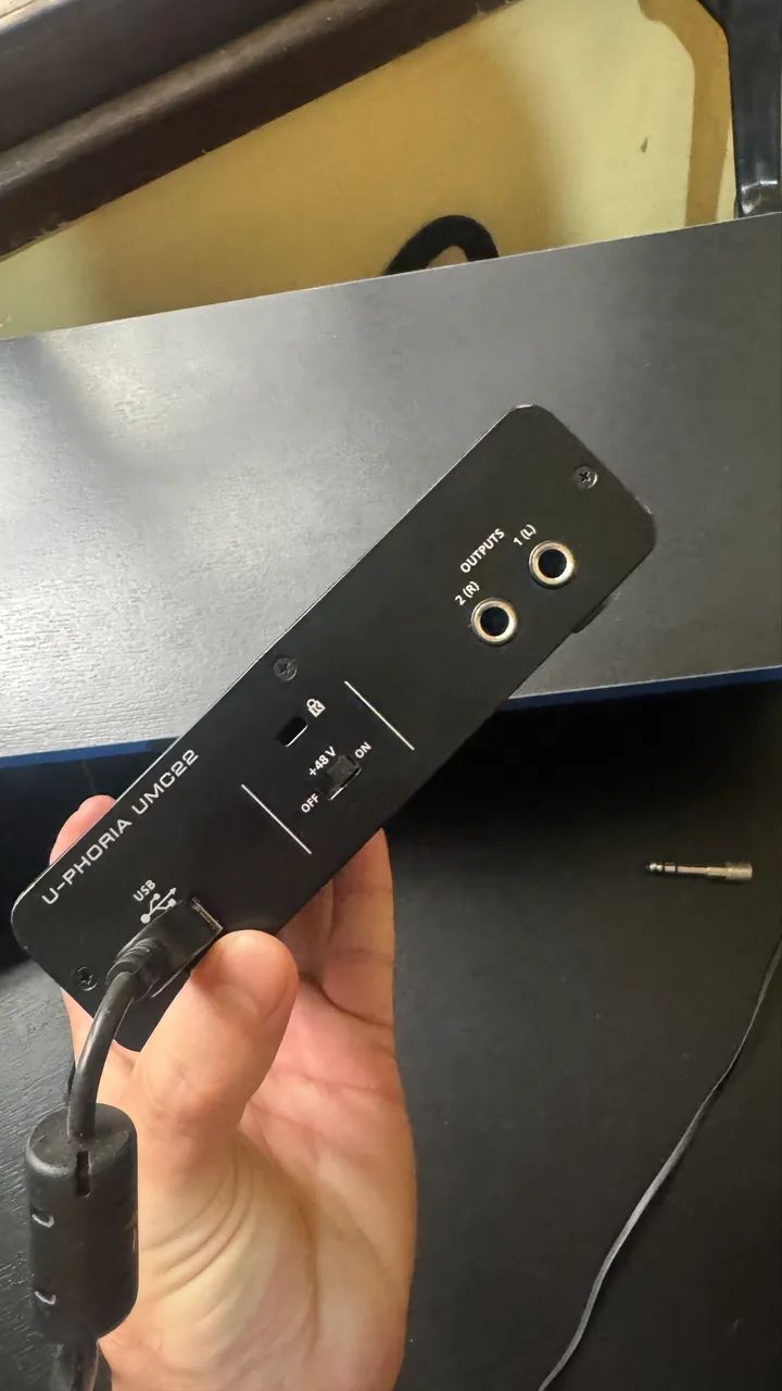 Interface de áudio Behringer UMCC - Foto 4