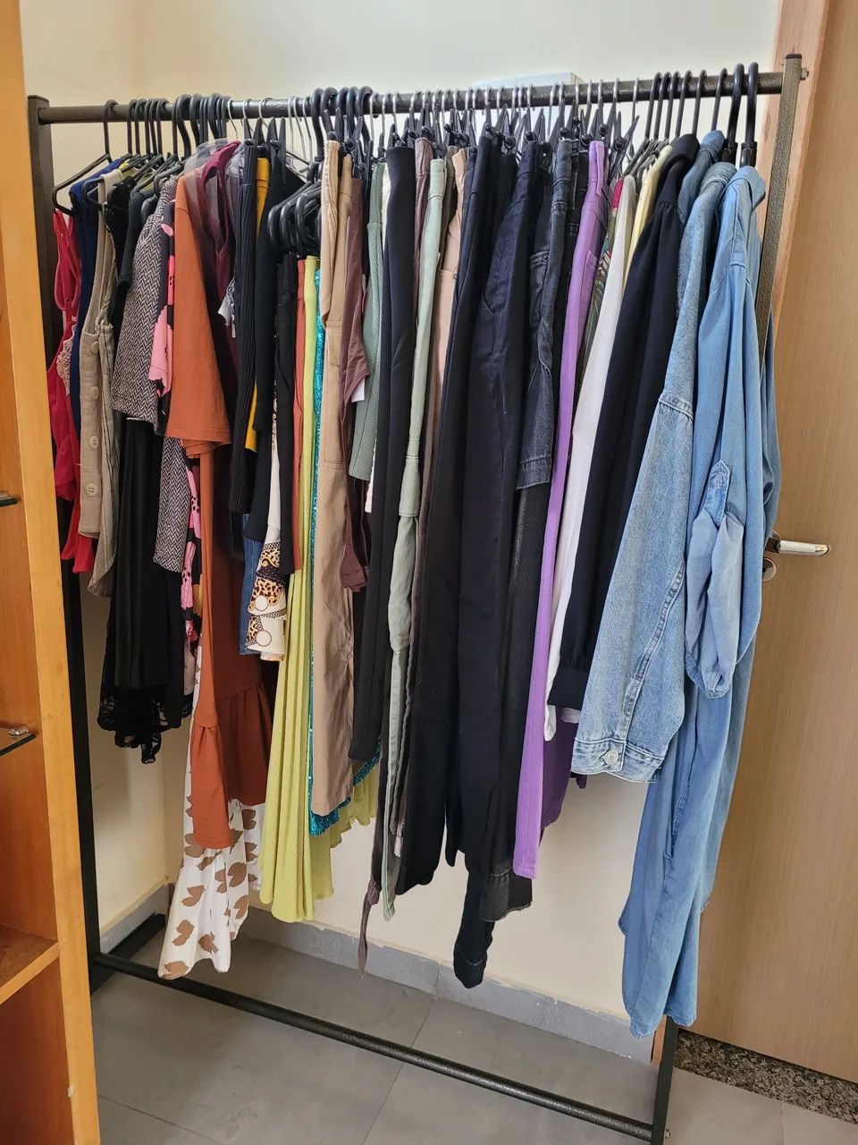 Lote de 60 peças de roupas Renner  - Foto 2