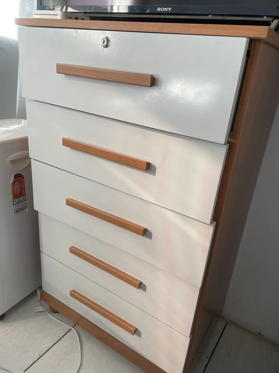 Cômoda aspecto de nova 