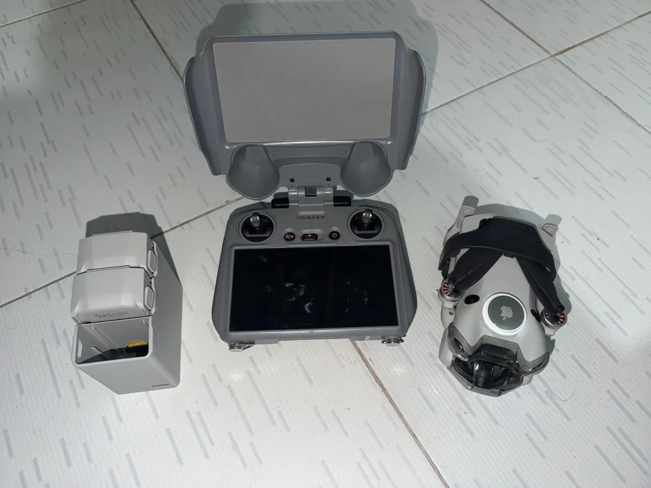 DJI Mini 4 Pro Fly More Combo - Excelente estado