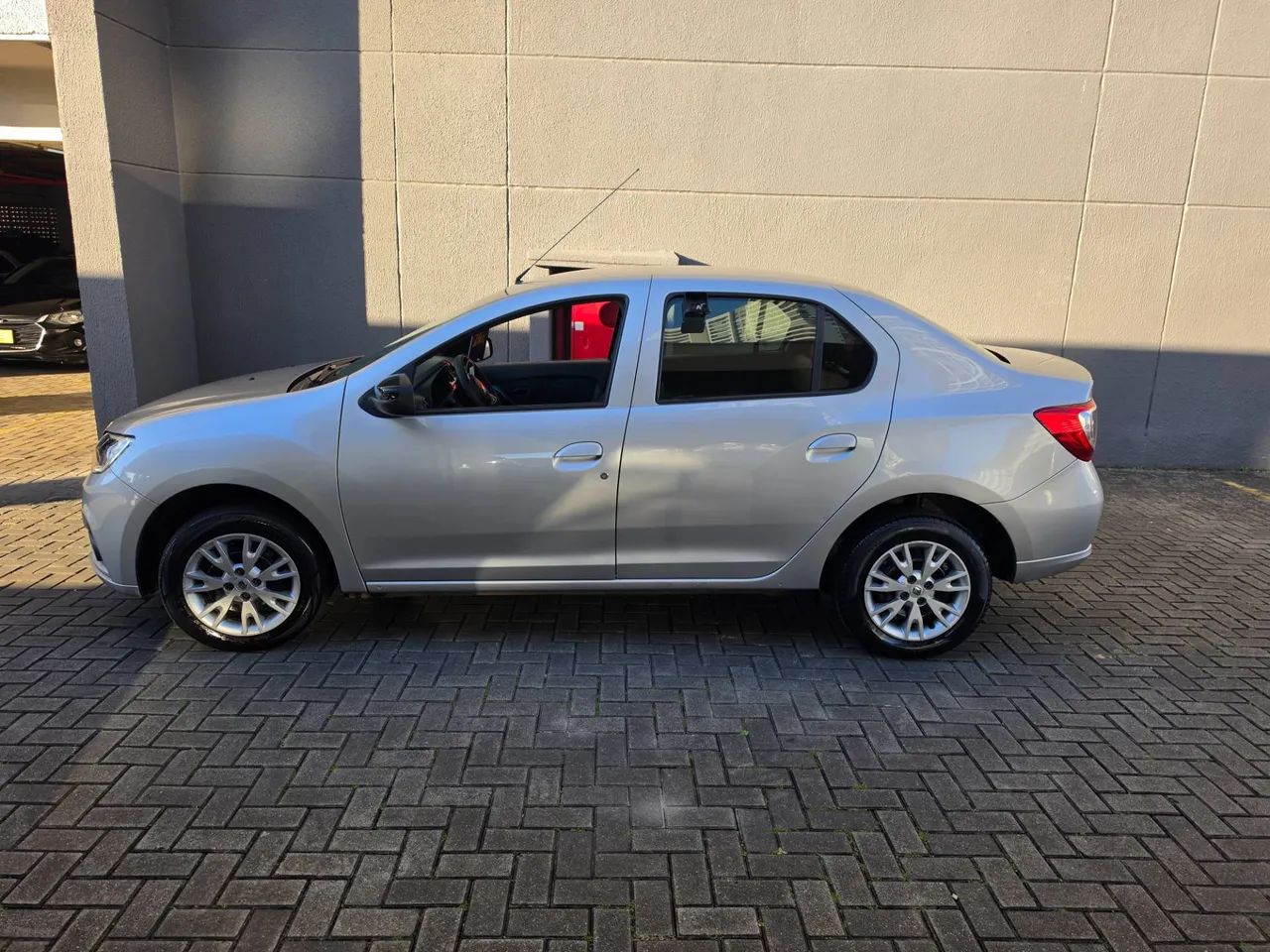 Renault Logan Zen Flex 1.0 12V 4p Mec., foto 9 de 19