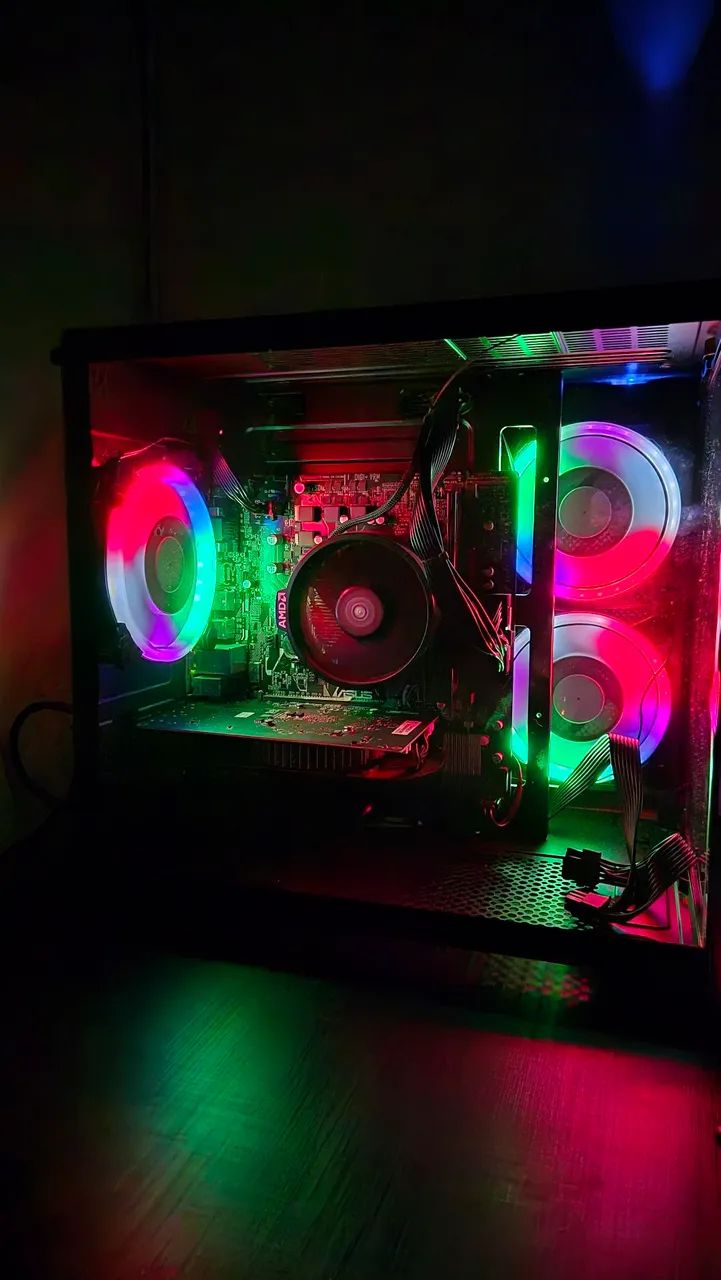 Pc Gamer - AMD