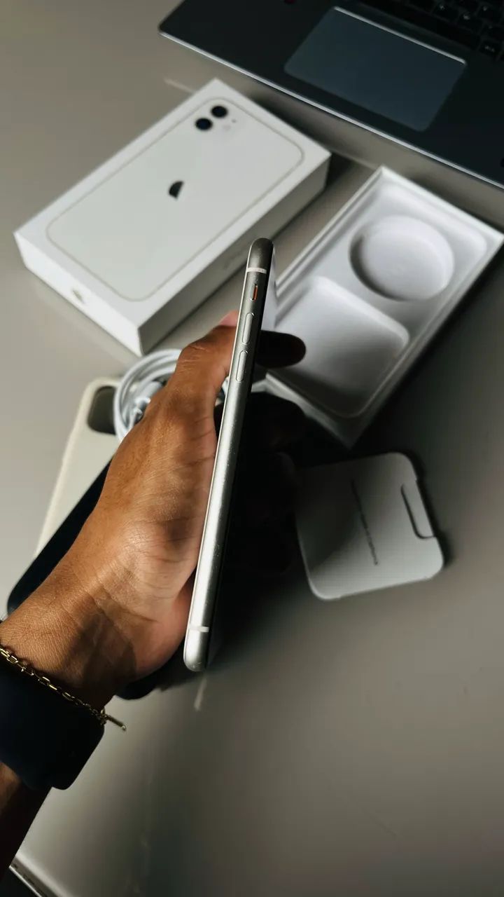 iPhone 11 64GB Branco Excelente Estado - Foto 2