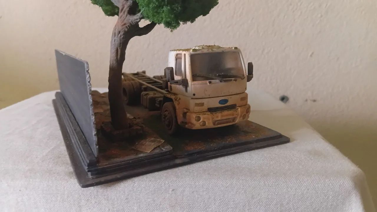 Diorama FORD CARGO 2428E escala 1:50 - Foto 2