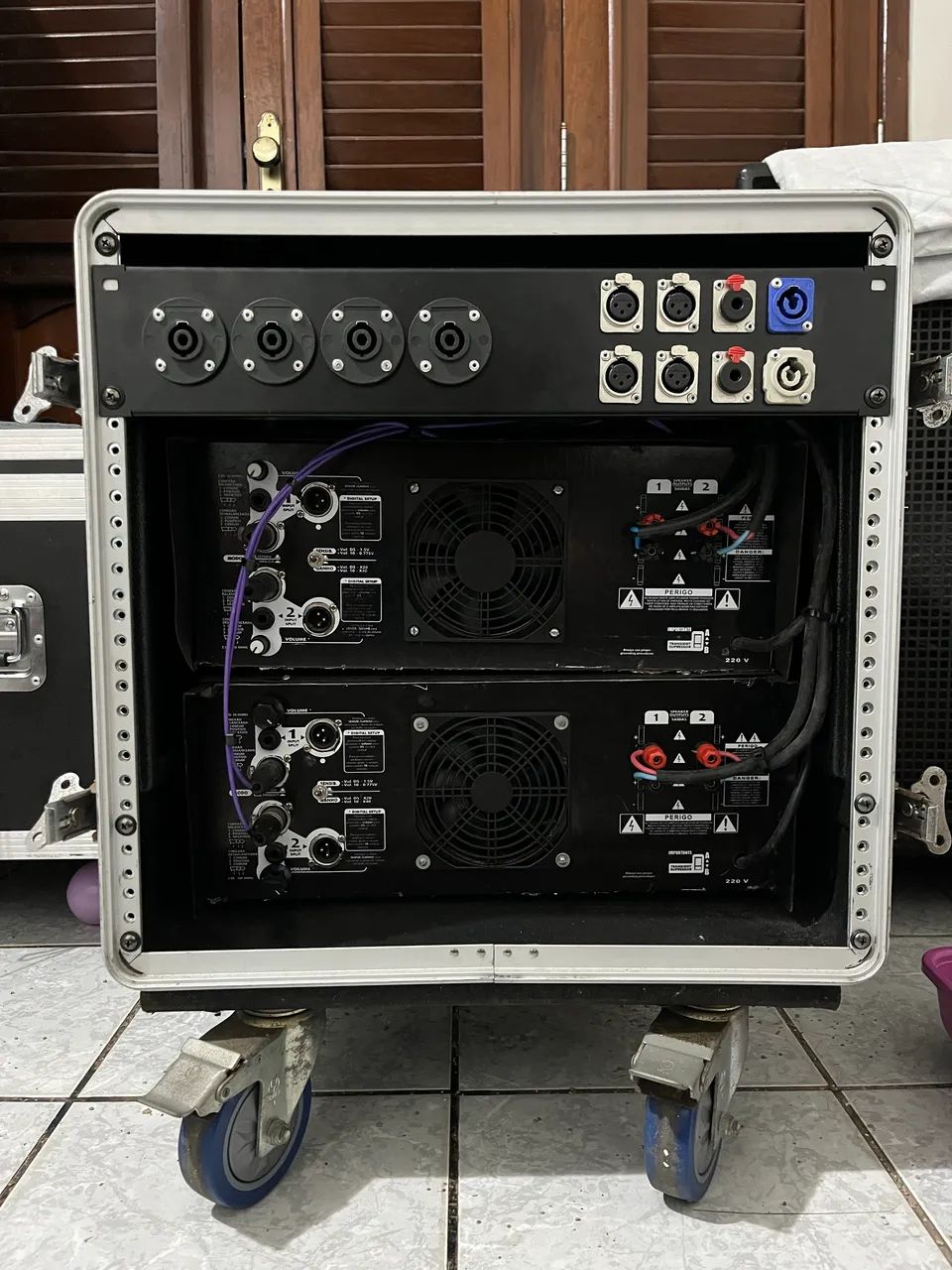 2 AMPLIFICADORES DE GRAVE 3000 E 5000 COM RACK E PAINEL - Foto 2