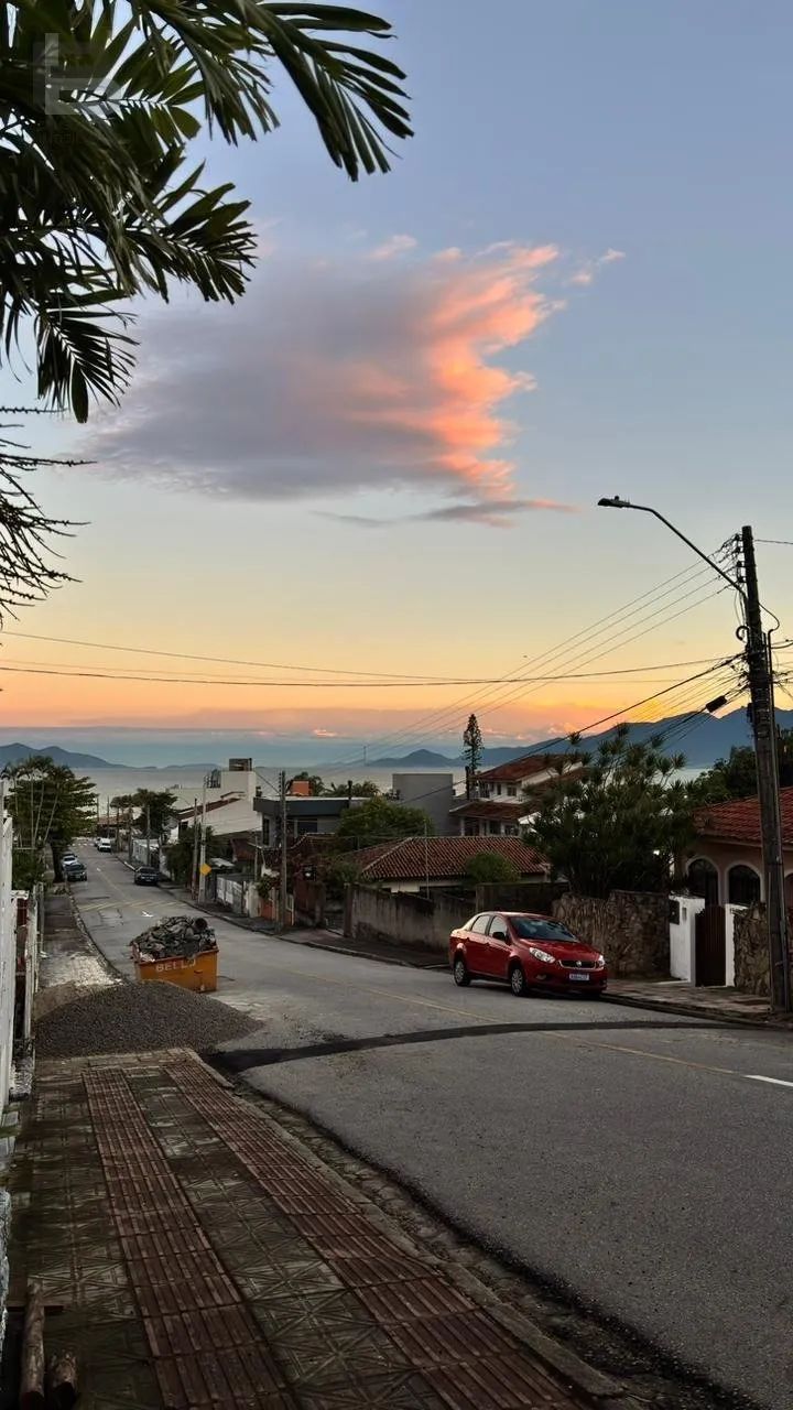Casa para aluguel em Coqueiros - Foto 2