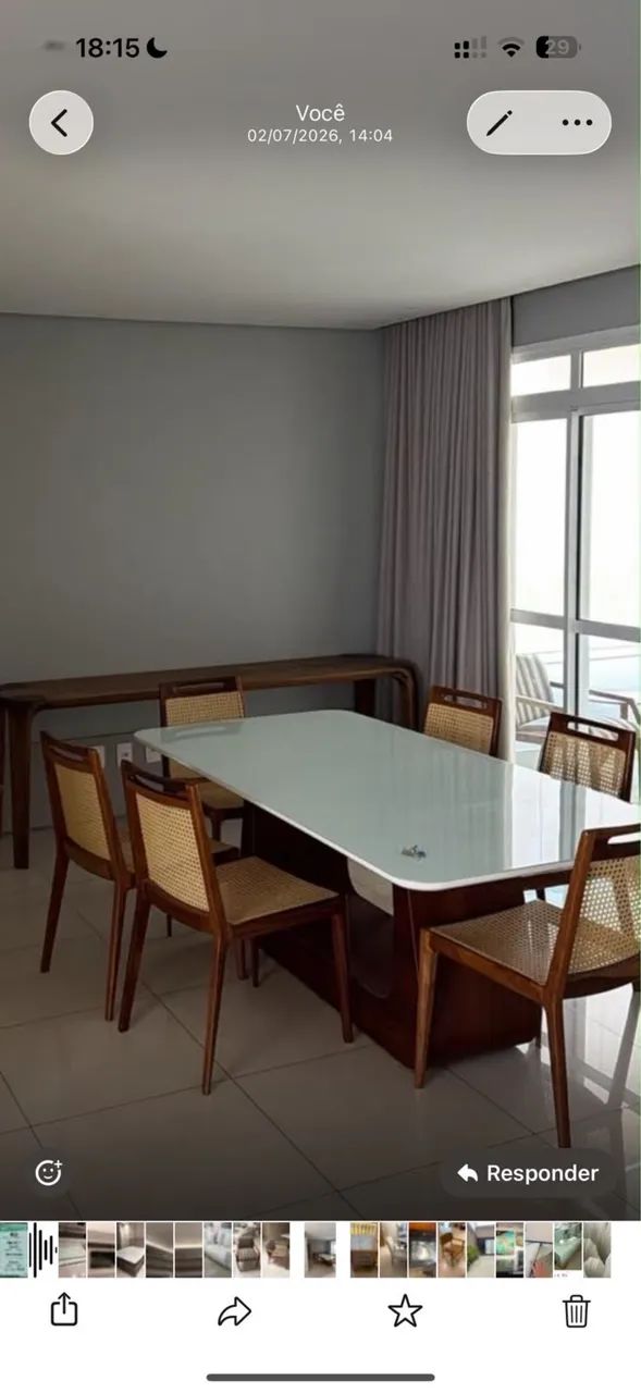 Conjunto de mesa e 6 cadeiras