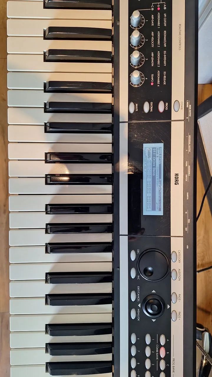 Teclado Korg X50  - Foto 3
