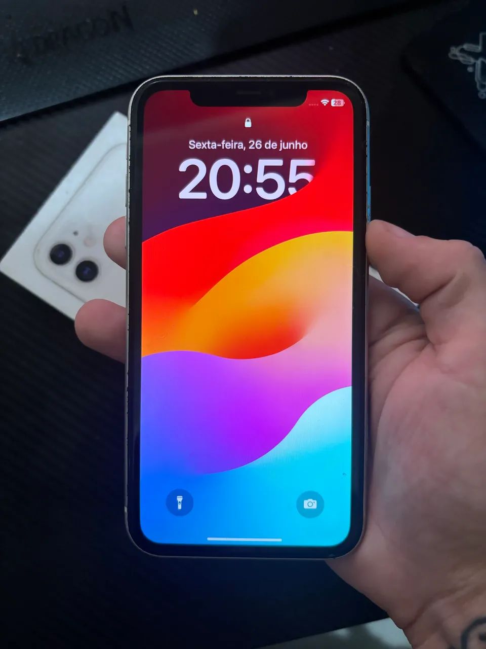 Iphone 11 em excelente estado - com caixa original - Foto 2