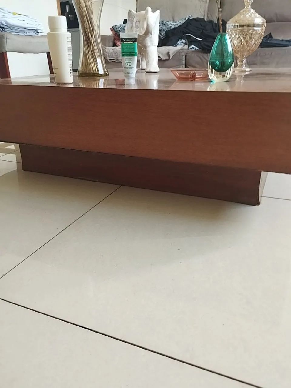 Vendo belíssima mesa de centro madeira maciça  - Foto 2