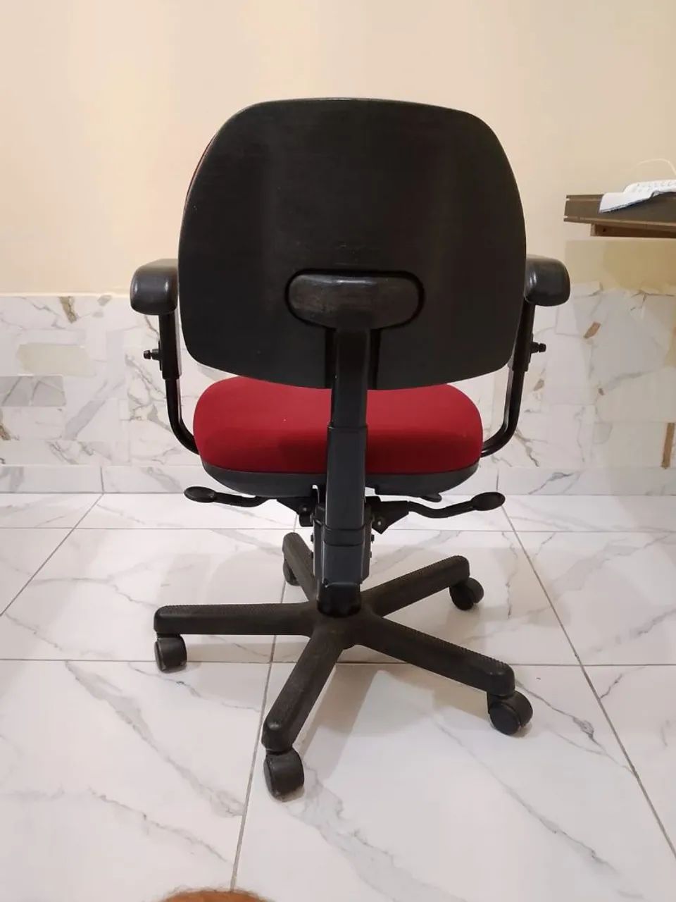 Cadeira de escritório acochoada - Foto 6