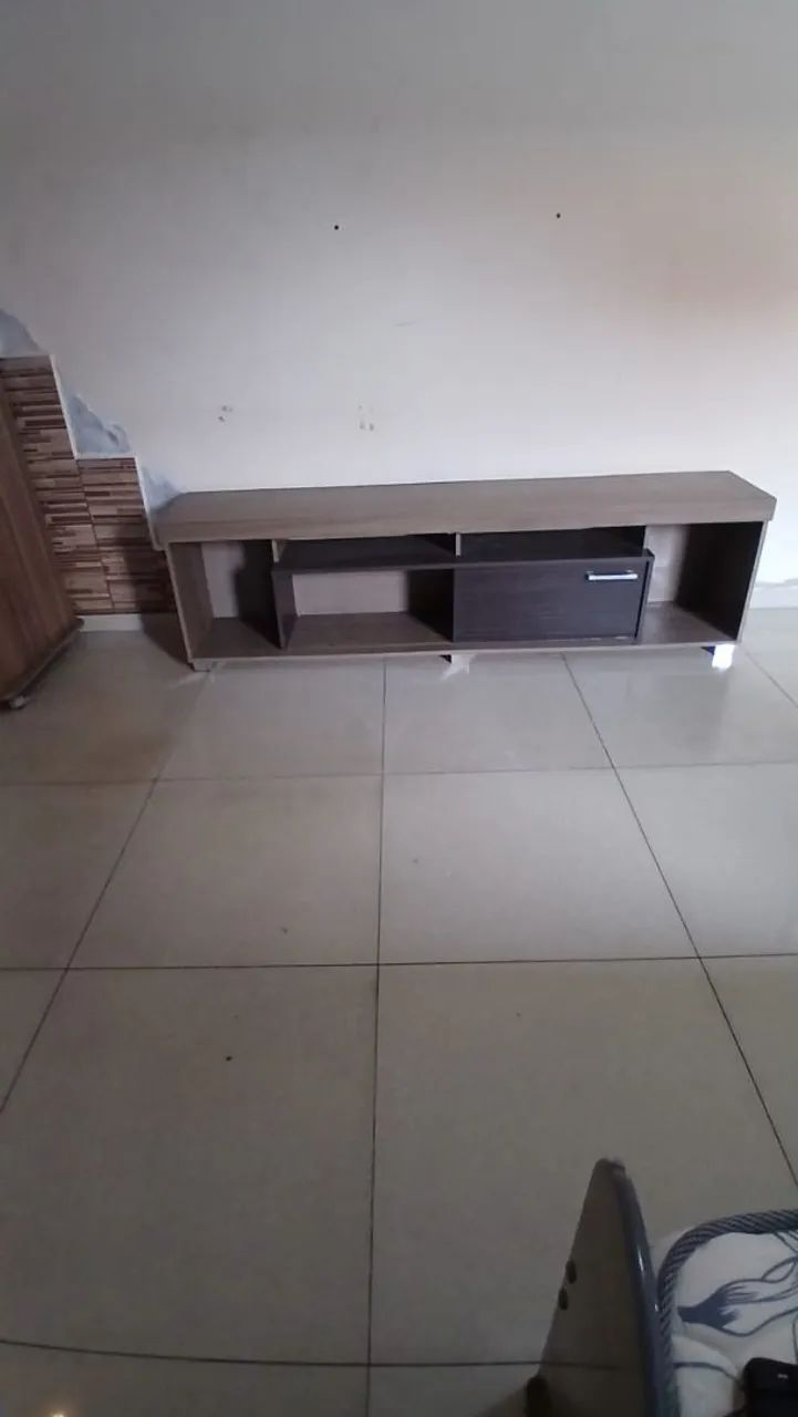 RACK DE SALA COR BEGE E MARROM ( CARVALHO). 1.82 M