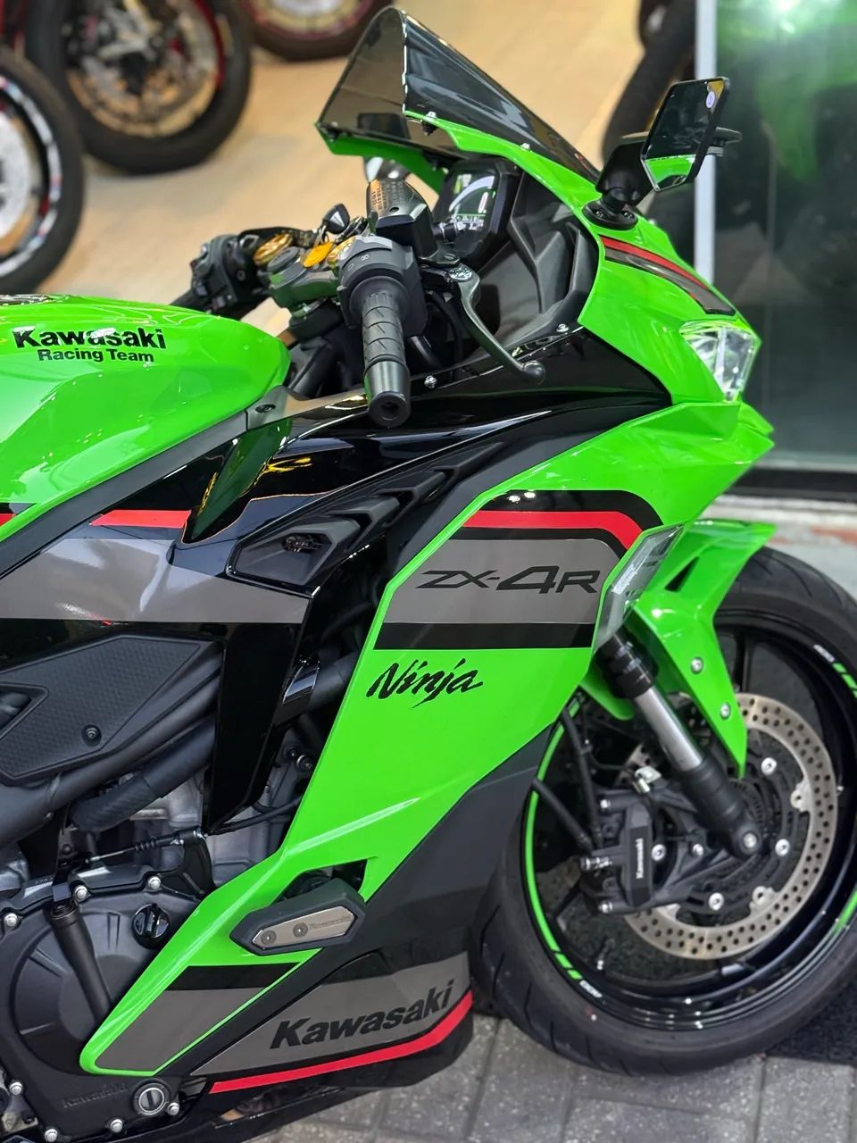 ポカポカ④ Kawasaki NINJA ZX4R 4cc 2025 - km 19.973 - R$ 53.900,00 Wats 41