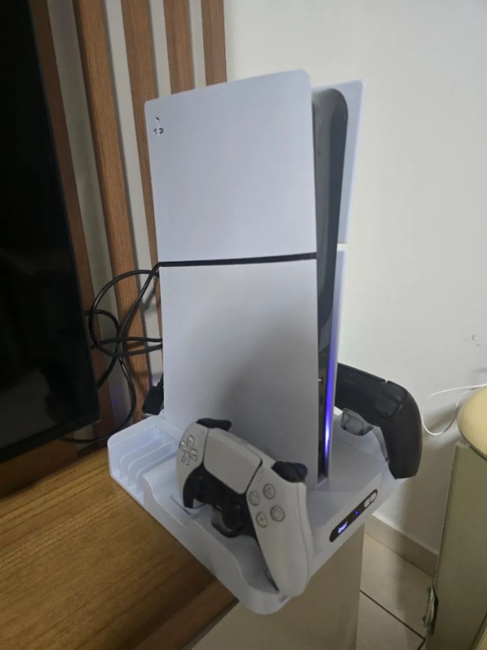 PS5 SLIM DIGITAL 1TB + 2 CONTROLES - - Foto 3