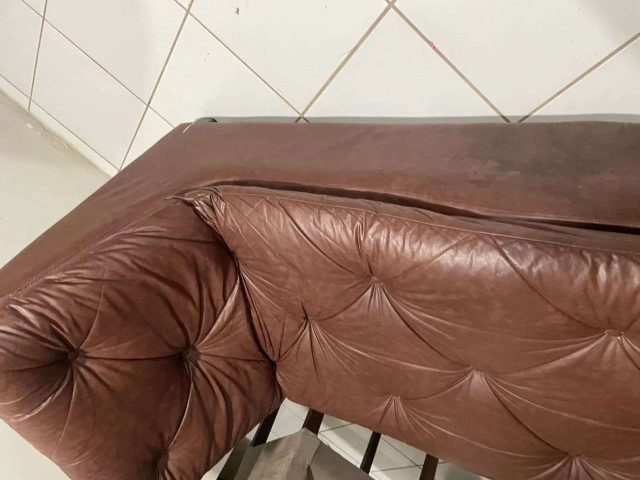 sofá chaise couro sintético - Foto 4