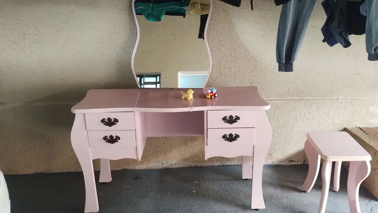 Penteadeira rosa 4 gavetas 1 banqueta 