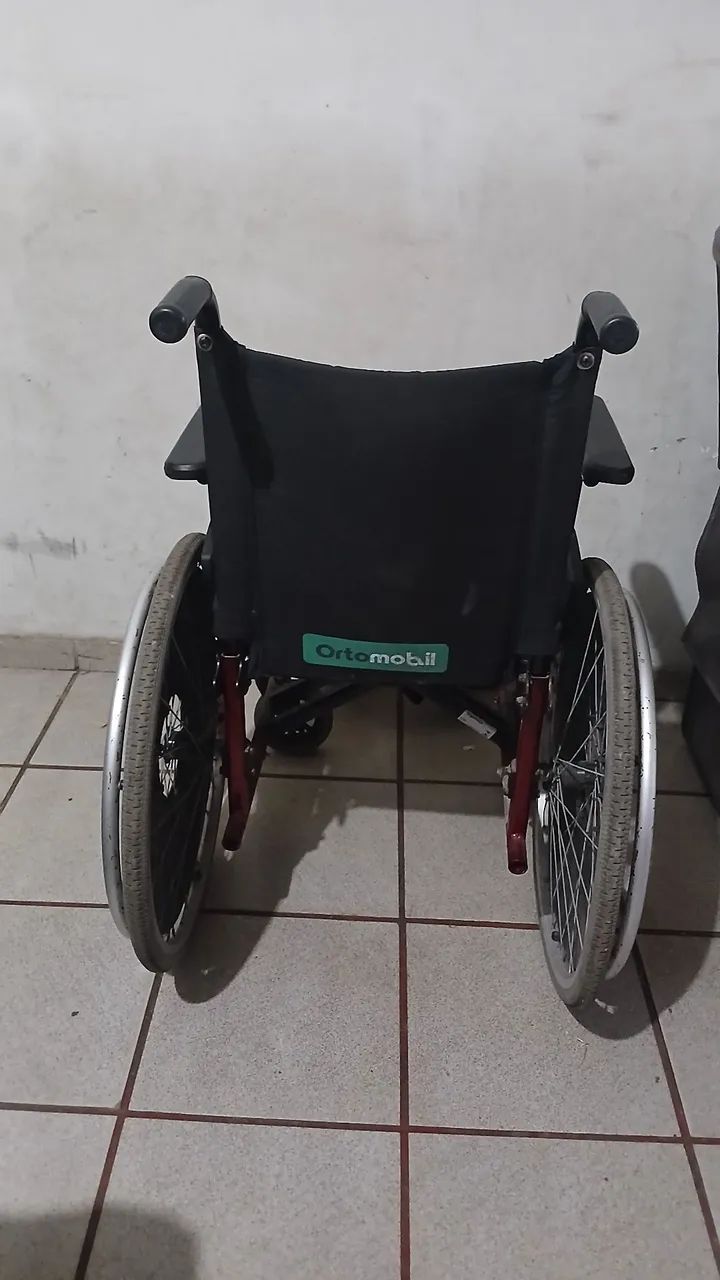 Cadeira de rodas 42cm  - Foto 3