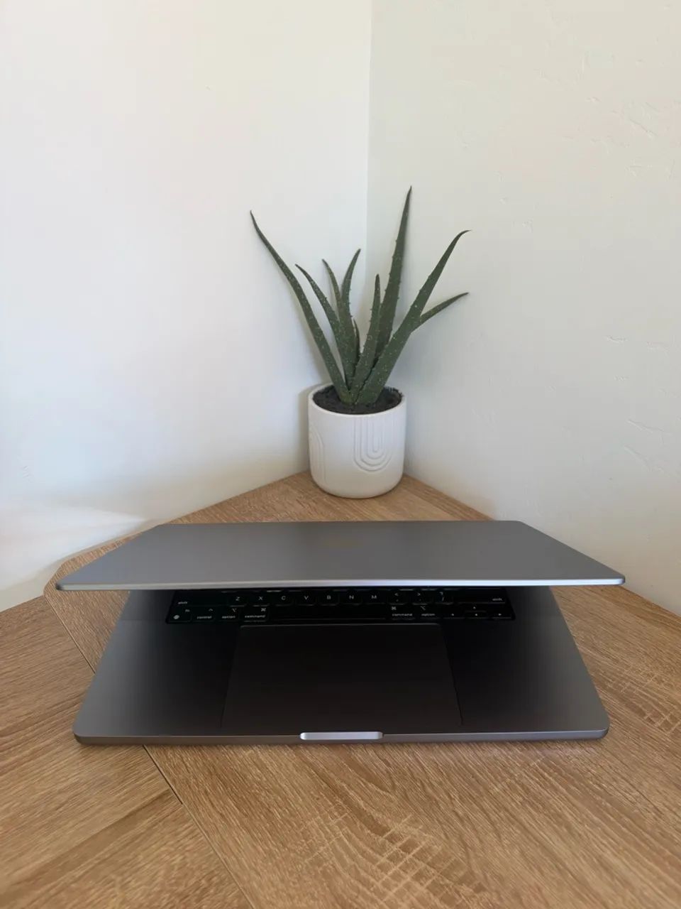 MacBook Pro 16  M1 Max 32GB RAM 1TB SSD GPU 24 Núcleos - Foto 4