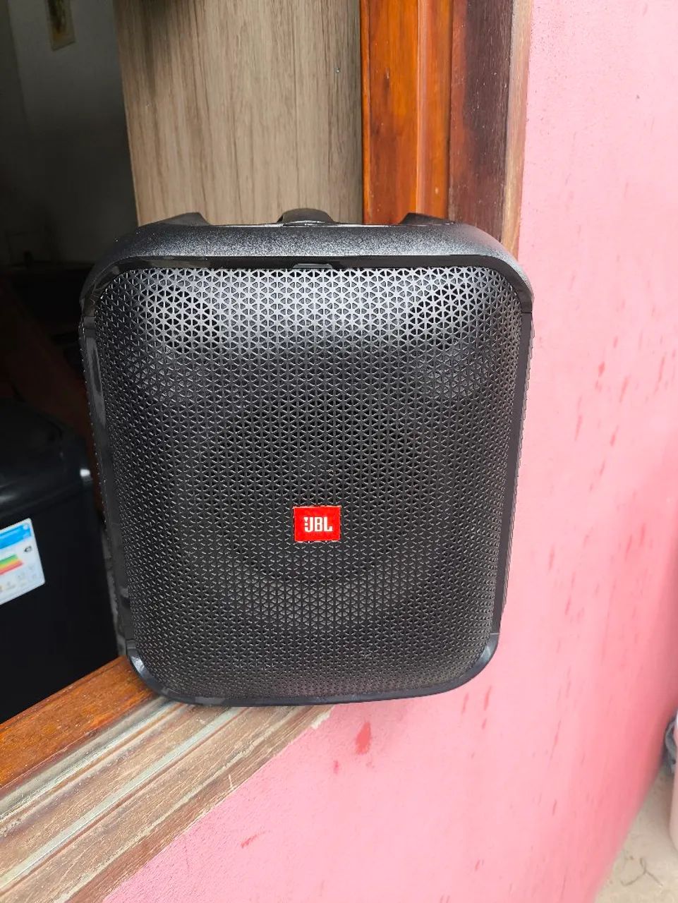 Caixa de Som Bluetooth PartyBox Encore Essencial JBL - Preta (usada)