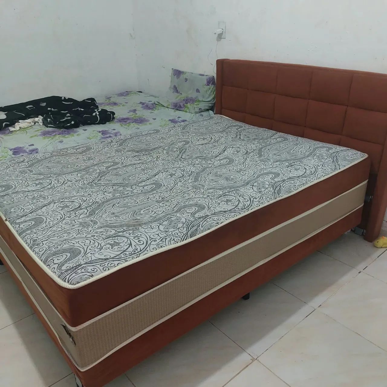 Cama semi nova 
