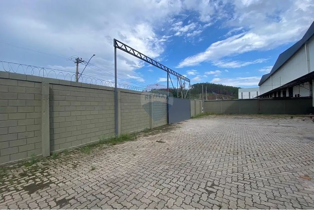 Galpão com 8 docas , 2000 m² - com AVCB - Distrito Industrial de Juiz de Fora - Pronto par - Foto 3