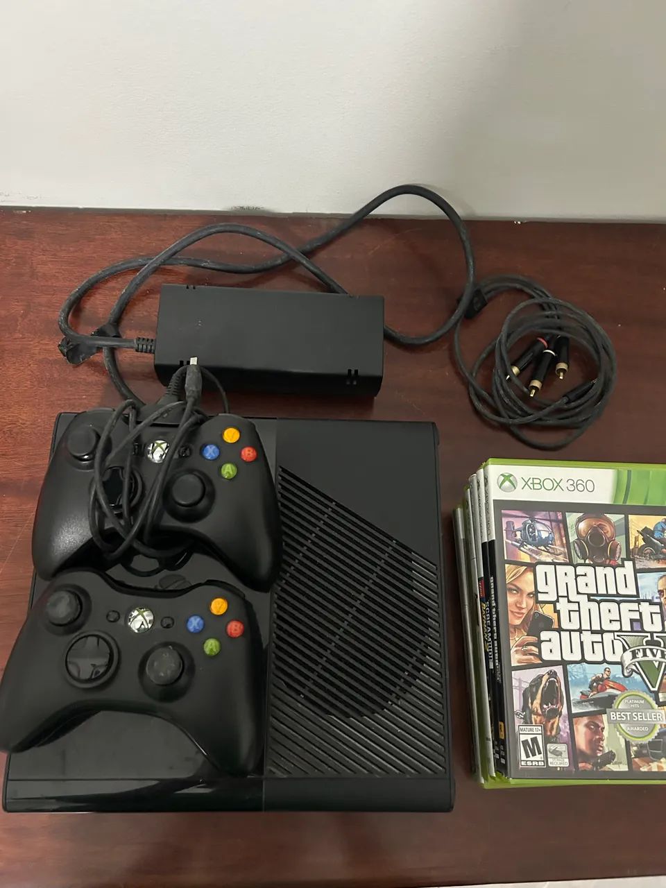 XBOX 360 EM PERFEITAS CONDIÇÕES ( ACOMPANHA 7 JOGOS INCLUINDO GTA V ) - Foto 4