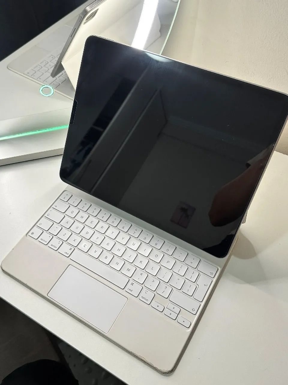 iPad Pro 12.9 (6º geração) 128Gb + Magic Keyboard + cabo e fonte original Apple 