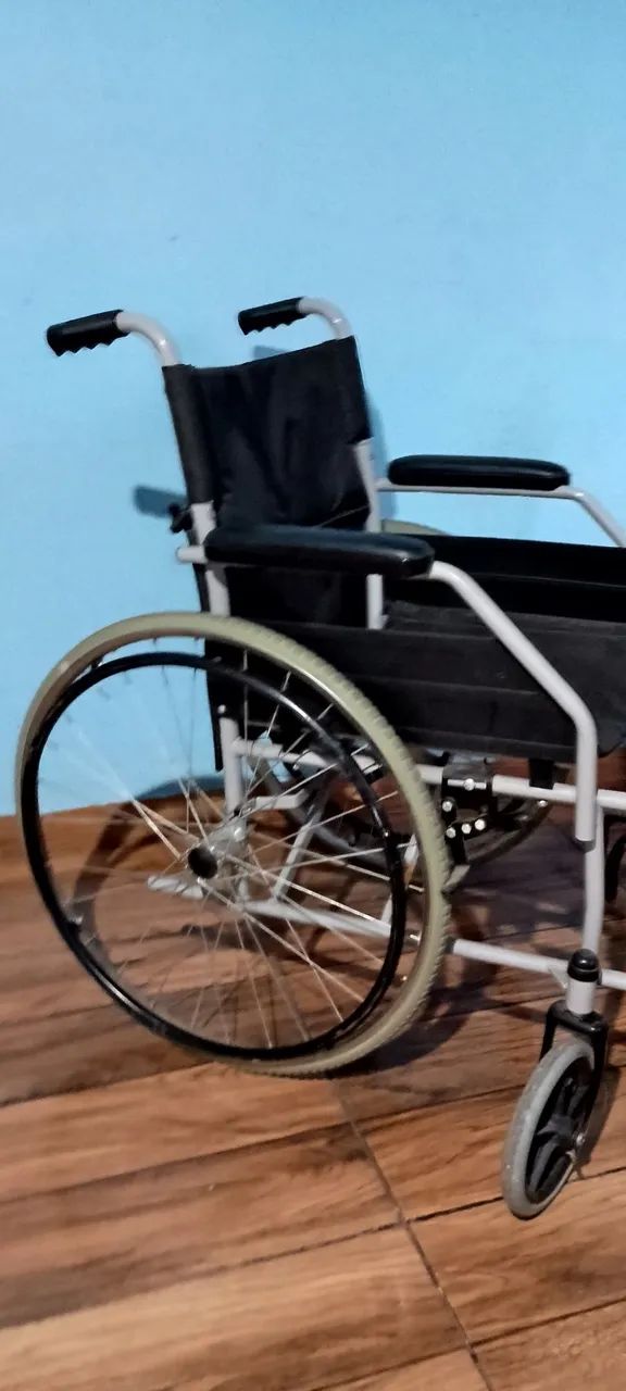 Cadeira de roda, bengala e andador 