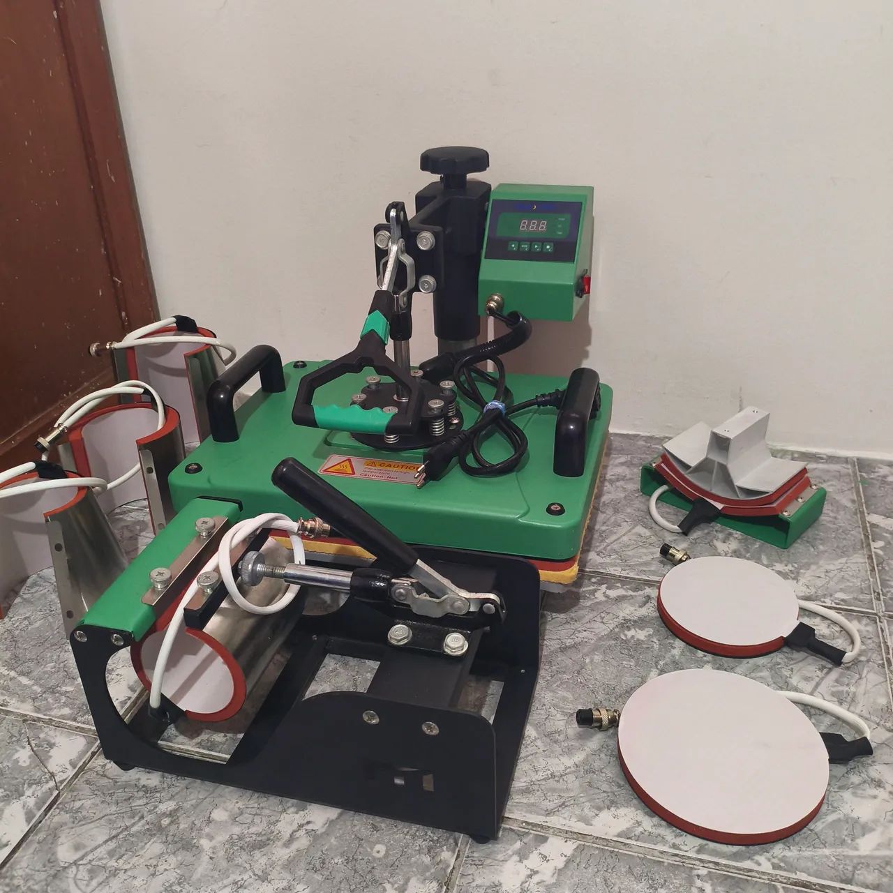 Prensa térmica para sublimação com 8 peças  - Foto 5