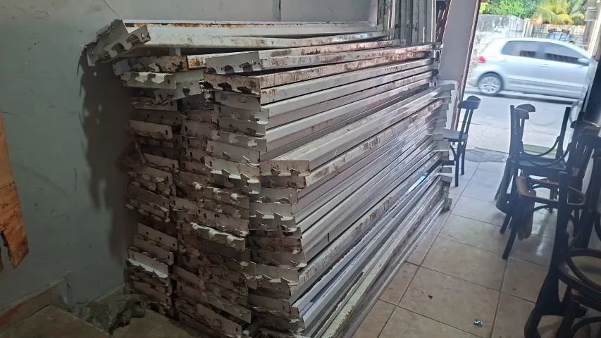 Longarina de 2,30m e capacidade de 2,5t. Valor: 150,00 reais a unidade. - Foto 4