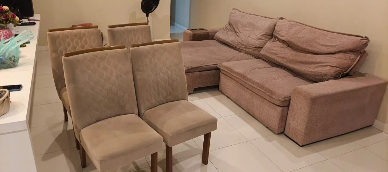 Vendo sofá retrátil gigante e 4 cadeiras  - Foto 2