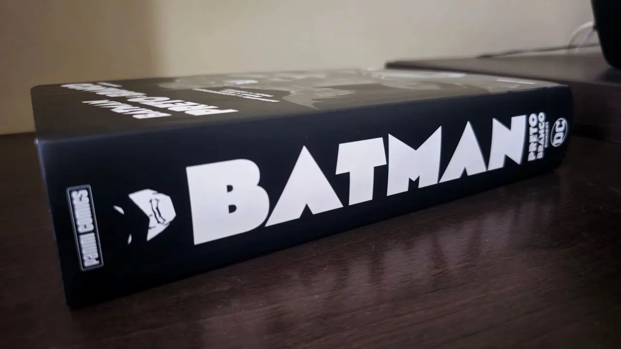 Batman Preto e Branco Omnibus - DC Comics - HQ Panini - Foto 3
