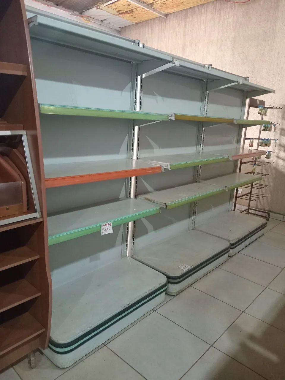 Gôndolas, prateleiras, balcão seco, balcão refrigerado, estufa salgados - Foto 2