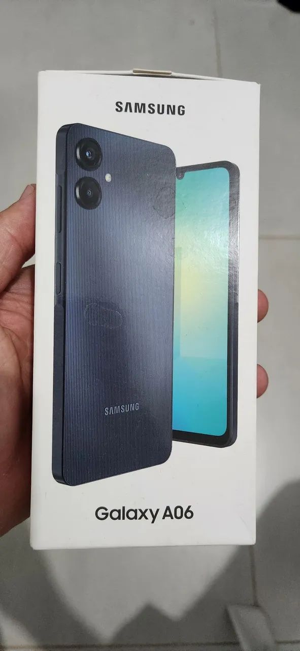 Vendo Celular novo na caixa! SEM USO.