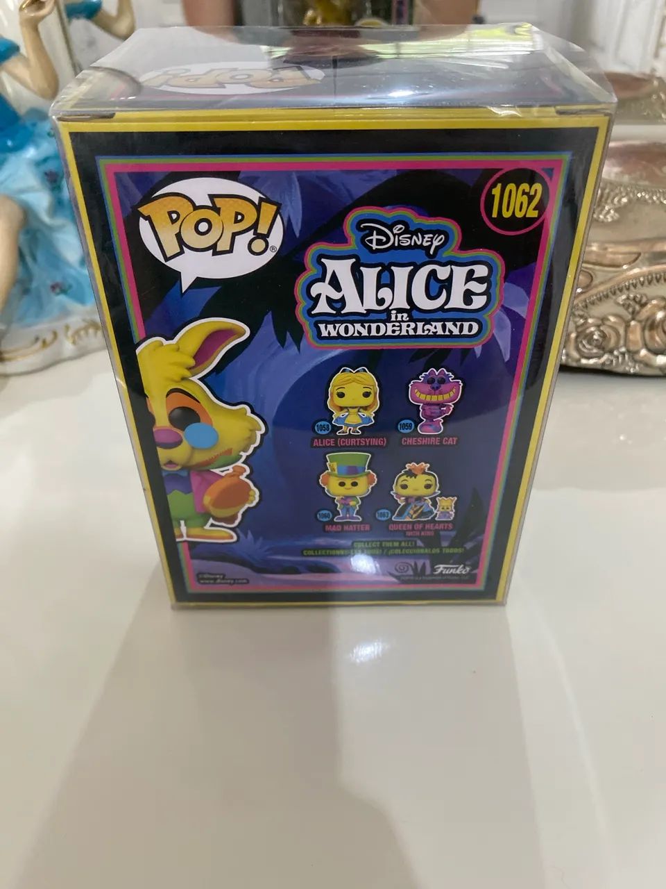 Funko pop Disney coelho branco white rabbit black light  - Foto 2