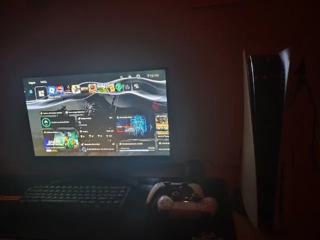 PS5 com 2 controles 