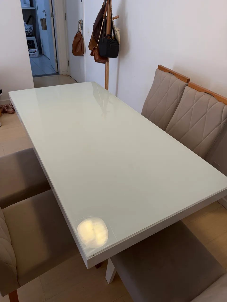 Mesa com tampo de vidro + 4 cadeiras  - Foto 2