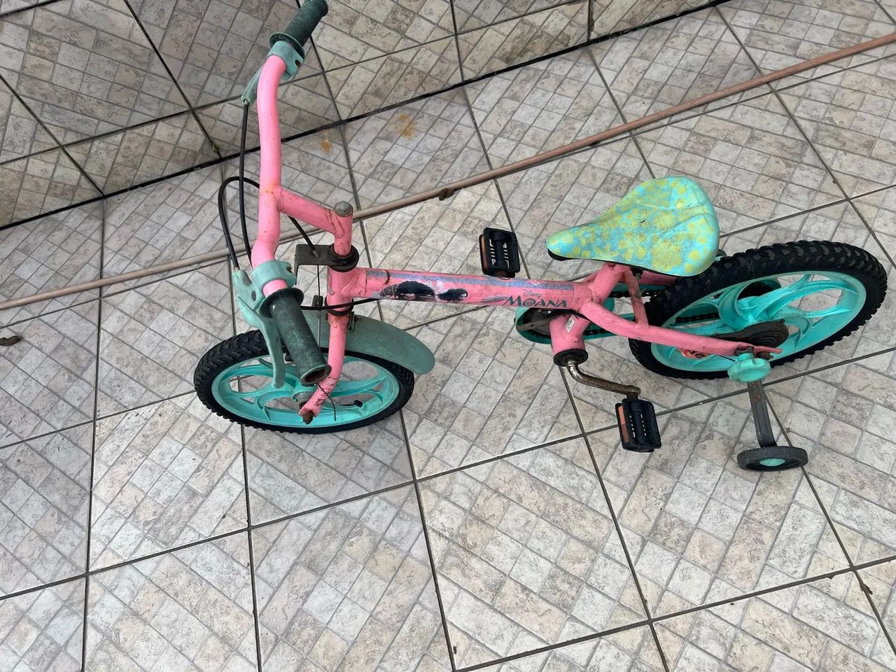 Bicicleta infantil verde e rosa  - Foto 2