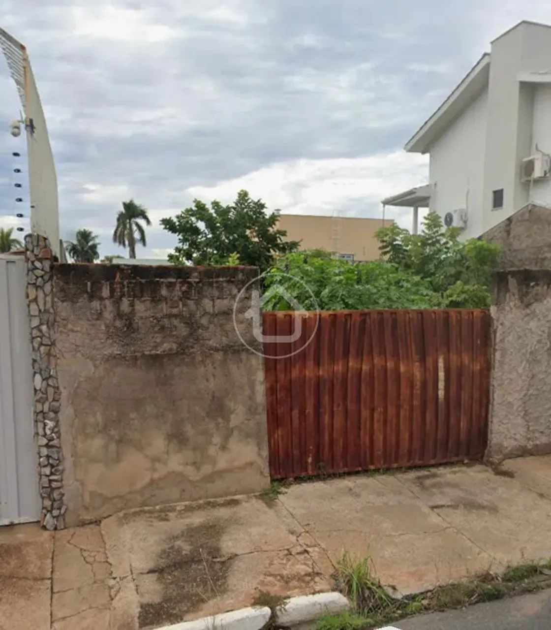TERRENO - 360M2 - TODO MURADO