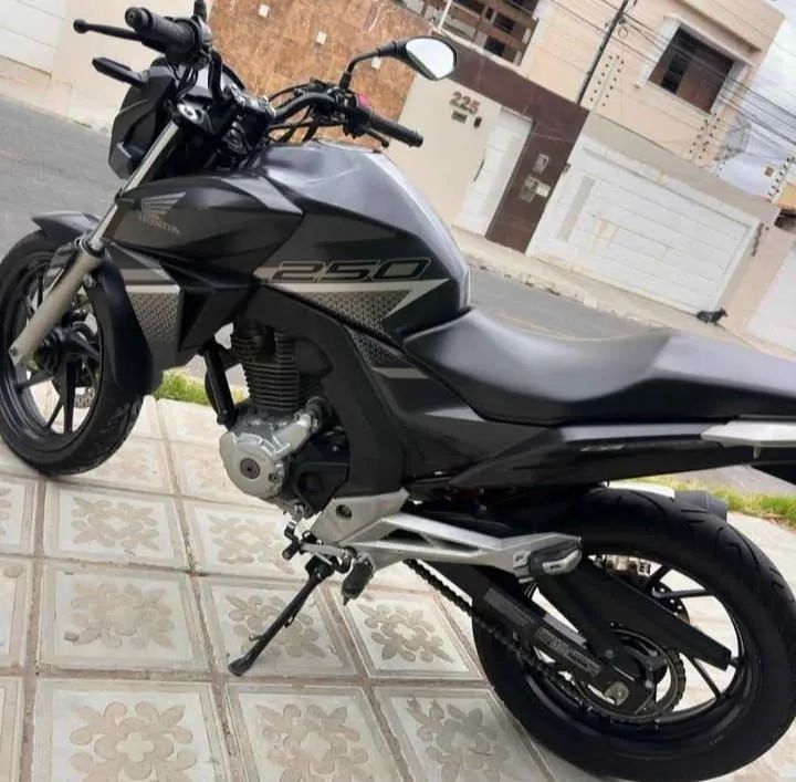 CB 250 - Foto 2
