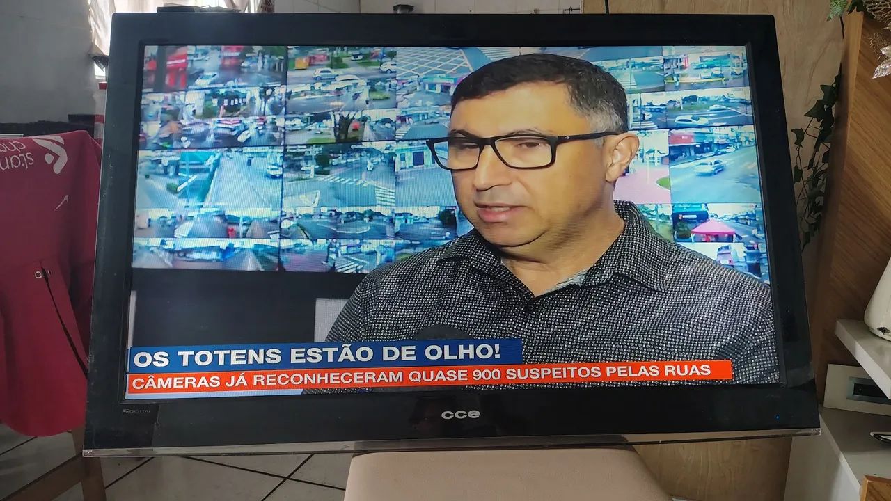 Tv CCE 43 digital com controle linda imagem